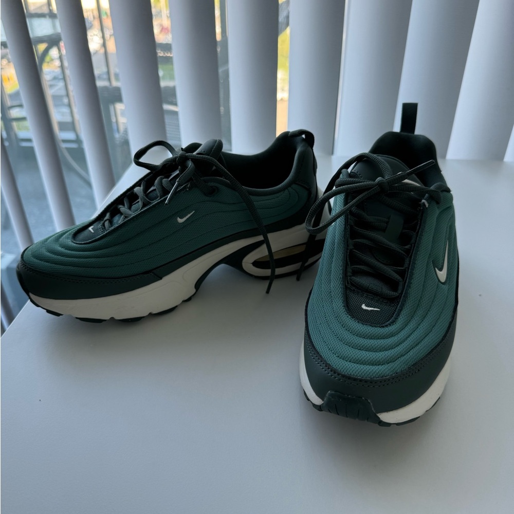 Nike Green and White Sneakers with Breathable Mesh and Cushioned Midsole